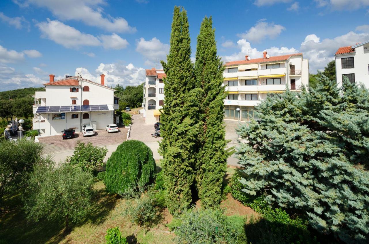 Apartments Gloria Vrsar Exterior foto
